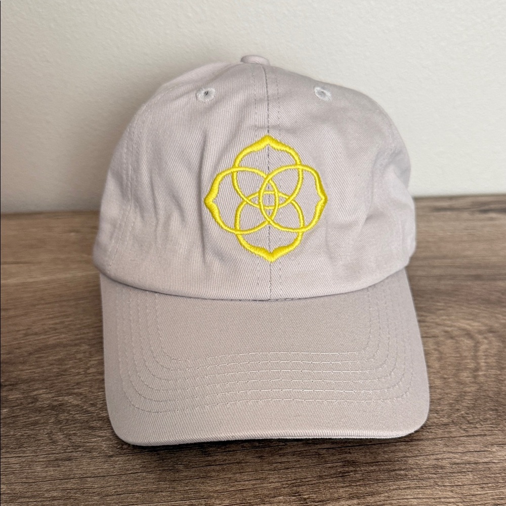 Kendra Scott Ballcap - Picture 2 of 4